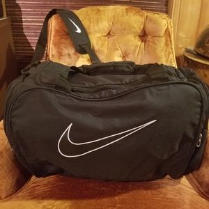 *Final Price Drop* Nike Duffle Bag